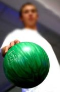 ragazzo con palla da bowling - Rimini Fiera ragazzo con palla da bowling - Rimini Fiera
