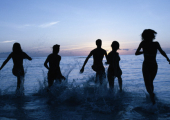 Tuffo notturno in spiaggia Tuffo notturno in spiaggia