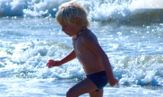 Bambino sulle spiagge di Bibione Bambino sulle spiagge di Bibione