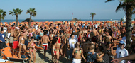 Giovani sulla spiaggia di Milano Marittima