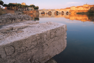 Scorcio del Ponte di Tiberio che collega Rimini a Borgo San Giuliano Scorcio del Ponte di Tiberio che collega Rimini a Borgo San Giuliano