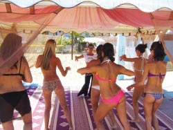 danza del ventre in spiaggia a Rimini danza del ventre a Rimini