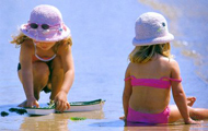 Bambini sulla spiaggia di Cesenatico Bambini sulla spiaggia di Cesenatico