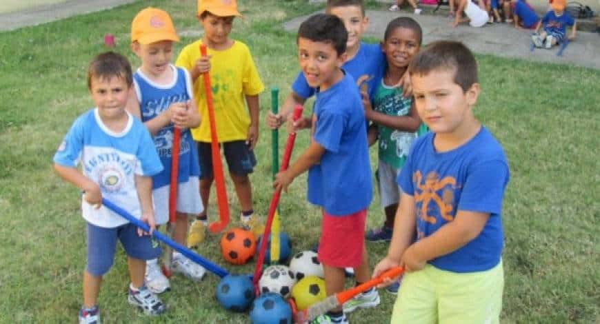 Bimbi che giocano